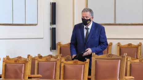 И ГЕРБ атакува Стойчо Кацаров заради тестовете за ученици