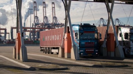 Една пета от товарните автомобили в ЕС са се движили празни през 2020 г.