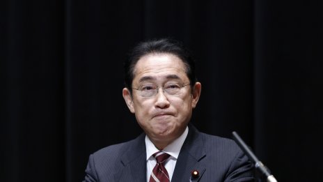 Одобрението на японския премиер пада заради изпускането на водата от „Фукушима“