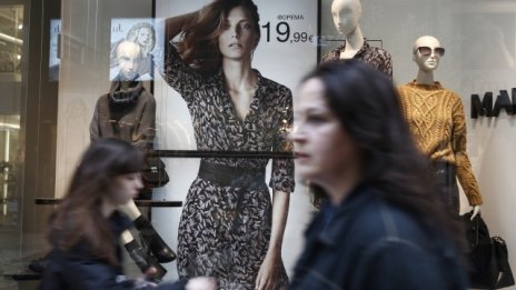 Гърците купуват Mac и Playstation, докато още могат