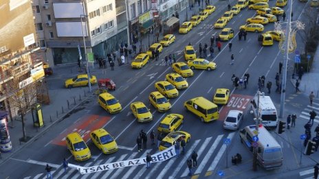 Uber спира услугите в Унгария