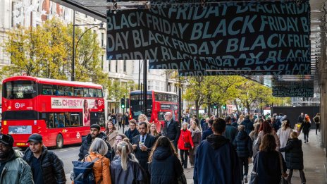 Ръстът на британските продажби на дребно се е забавил през ноември