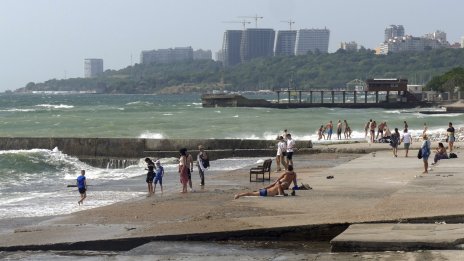 Одеса отваря няколко плажа за първи път от началото на руското нашествие