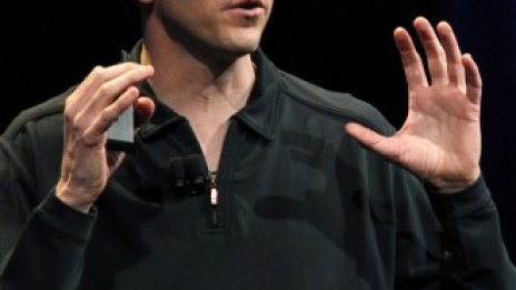 Apple сменя висшите мениджъри