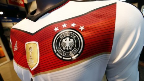 Adidas празнува четвъртата звезда на Германия на борсата