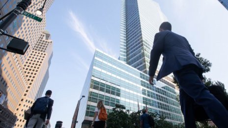 Първи две големи банки от Wall Street напускат Русия