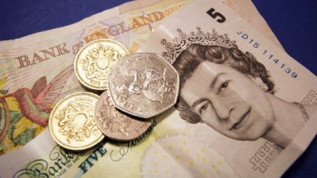 Паундът достигна четириседмичен връх заради възможното отлагане на Brexit