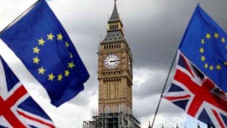 Великобритания фиксира със закон точен ден и час на Brexit