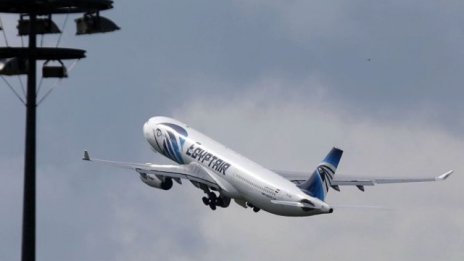 Разследващи от Франция са открили следи от тротил по разбилия се египетски самолет