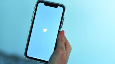 Мъск иска да знае имената на служителите, следящи ботовете в Twitter