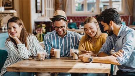 Мигновените преводи по мобилен номер на УниКредит Булбанк остават без такса до края на годината