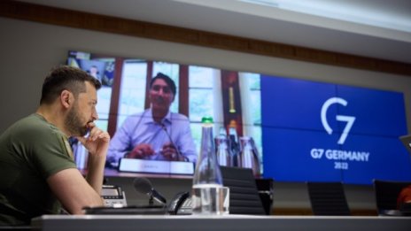 Франция предлага връщането на Иран и Венецуела на петролните пазари