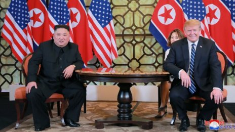 Тръмп и Ким остават добри приятели: като след приятелски развод 