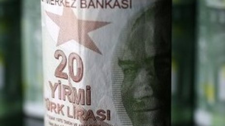 Турската лира поевтиня след решението на централната банка да запази лихвите