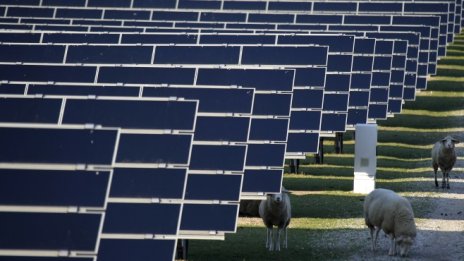 AES откри най-големия хибриден парк за производство на слънчева енергия в света
