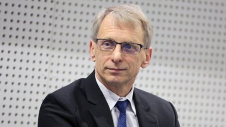 Приемът на студенти държавна поръчка намалява с 8%