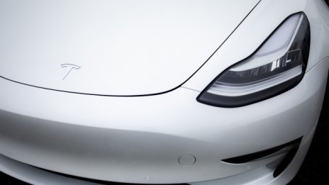 Tesla не си взима поука от делото за расова дискриминация