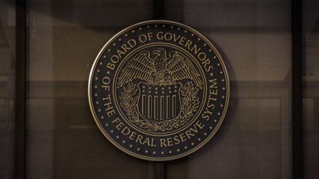 Плоските криви на доходността в САЩ вещаят главоболия за Фед