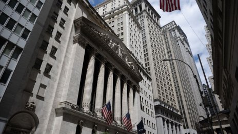 Dow Jones изгуби над 100 пункта в сесията