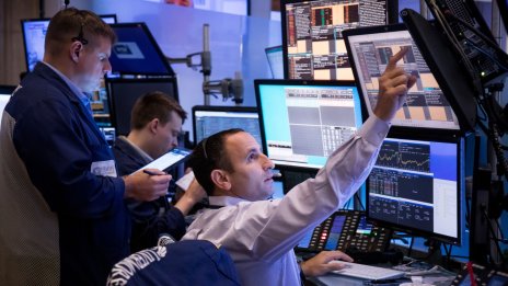Wall Street се опитва да се възстанови след най-лошата си седмица за годината