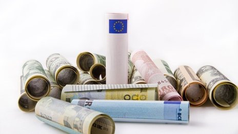 Просветният министър призна за проблеми с програмата за наука и образование