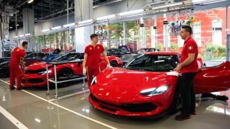 Ferrari повиши прогнозата за печалбата заради по-високите цени на суперавтомобилите