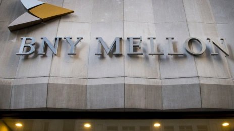 Печалбата на Bank of New York Mellon е засегната от по-ниските такси