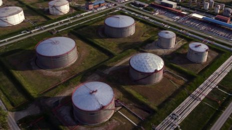 OPEC+ се затрудняват да извадят 400 хил. барела на ден на пазара