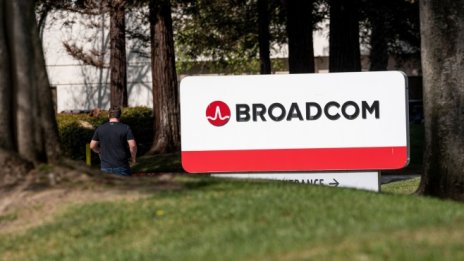 Broadcom води преговори за придобиването на VMware