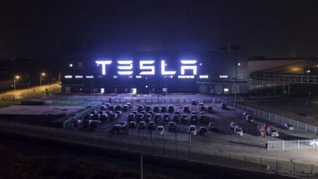 Доставките на произведени в Китай електромобили Tesla се свиват през юли