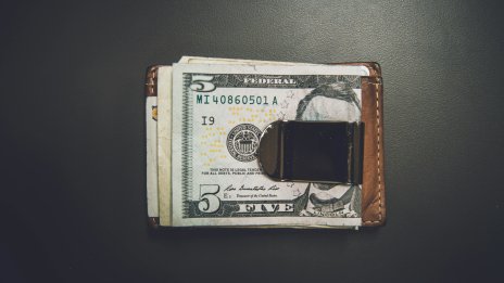 Универсалният базов доход работи само в проучванията. Засега