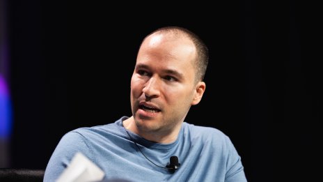 Двама от съоснователите на OpenAI се оттеглят от компанията