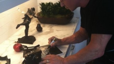 Сталоун продаде в eBay фотоапарата Leica M9 от "Непобедимите 2"