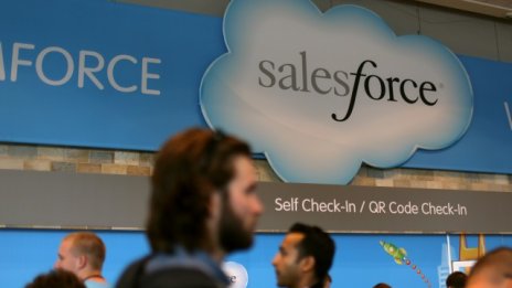 Посяга ли Microsoft към Salesforce?