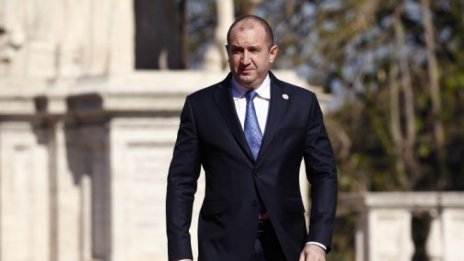 Румен Радев ще изчака предложенията на кабинета за ревизия на мораториума за иновативните лекарства