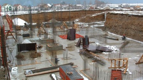 Фондът Sofia Property може да загуби проектите си в Долна баня и Говедарци