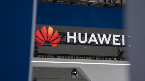 Китайските Huawei и SMIC са използвали американски технологии за новите си модерни чипове