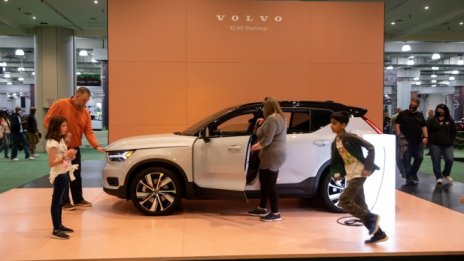 Корабът на Volvo Car остава с опънати платна след стабилно второ тримесечие