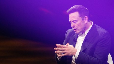 Илон Мъск може да се нуждае от операция