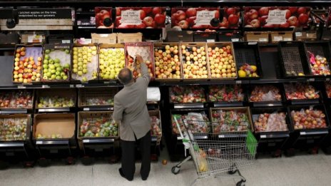 Wal-Mart отчете ръст на продажбите и повиши годишните си прогнози