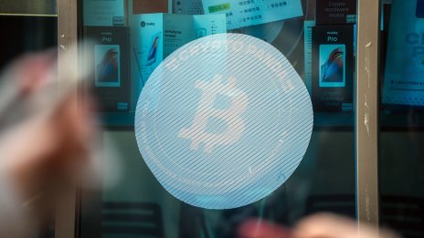 Стойността на биткойна стигна близо 2-седмичен връх след примирието в Близкия изток