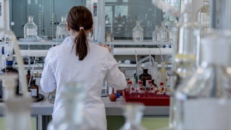 AI може да съкрати клиничните изпитвания на нови лекарства до 1-5 години