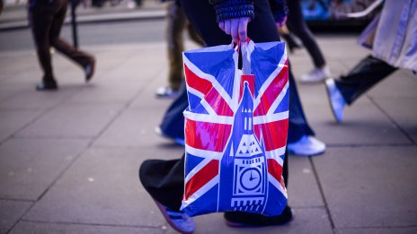 Ръстът на продажбите на дребно във Великобритания се забавя преди Черния петък