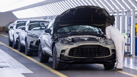 Китайската Geely удвоява дела си в Aston Martin