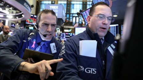 Dow изтрива близо 200 пункта в напрегнато очакване на корпоративните отчети*