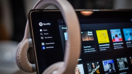 Навлизането на Spotify в бизнеса с аудиокниги ѝ навлече недоволство на автори