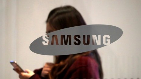 Samsung яхва 5G вълната на фона на проблемите на Huawei