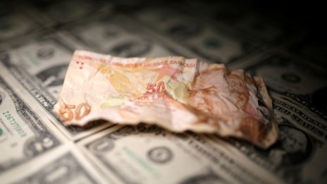 Оставена на милостта на пазара, Турската централна банка си плаща за забавянето