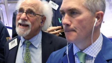 Dow прибави близо 450 пункта и записа осми пореден седмичен ръст