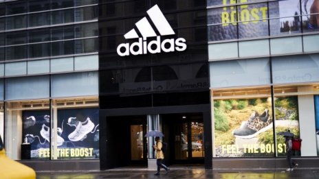 Adidas очаква силно възстановяване на продажбите през тази година